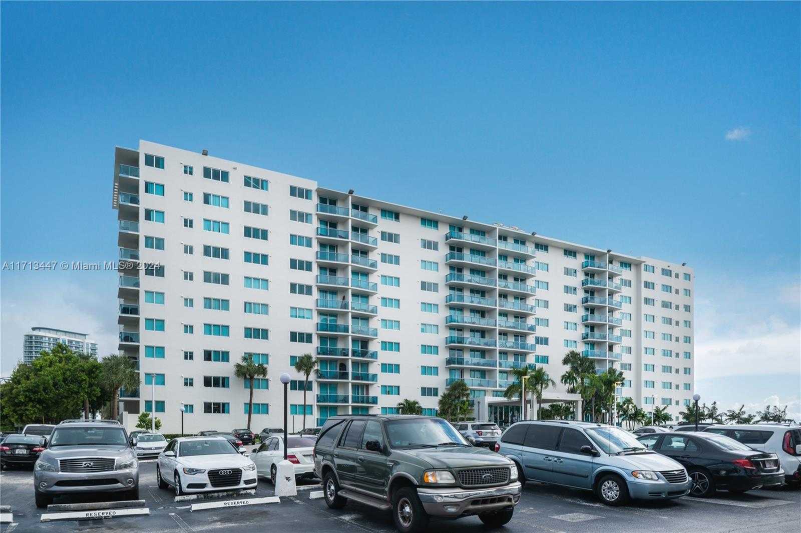 Small Image of 7501 EAST TREASURE DR #1K, North Bay Village Number 22
