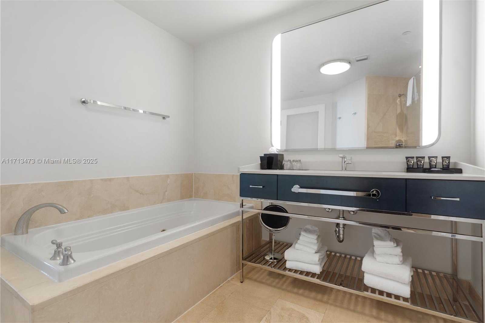 Small Image of 4401 COLLINS AVE #1015/1017, Miami Beach Number 27