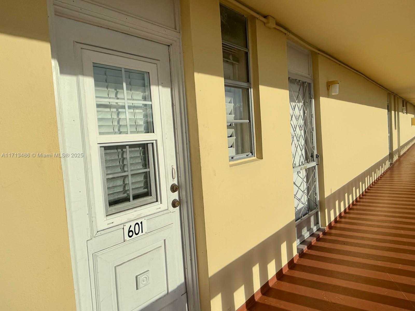 Small Image of 2930 POINT EAST DR #E601, Aventura Number 5