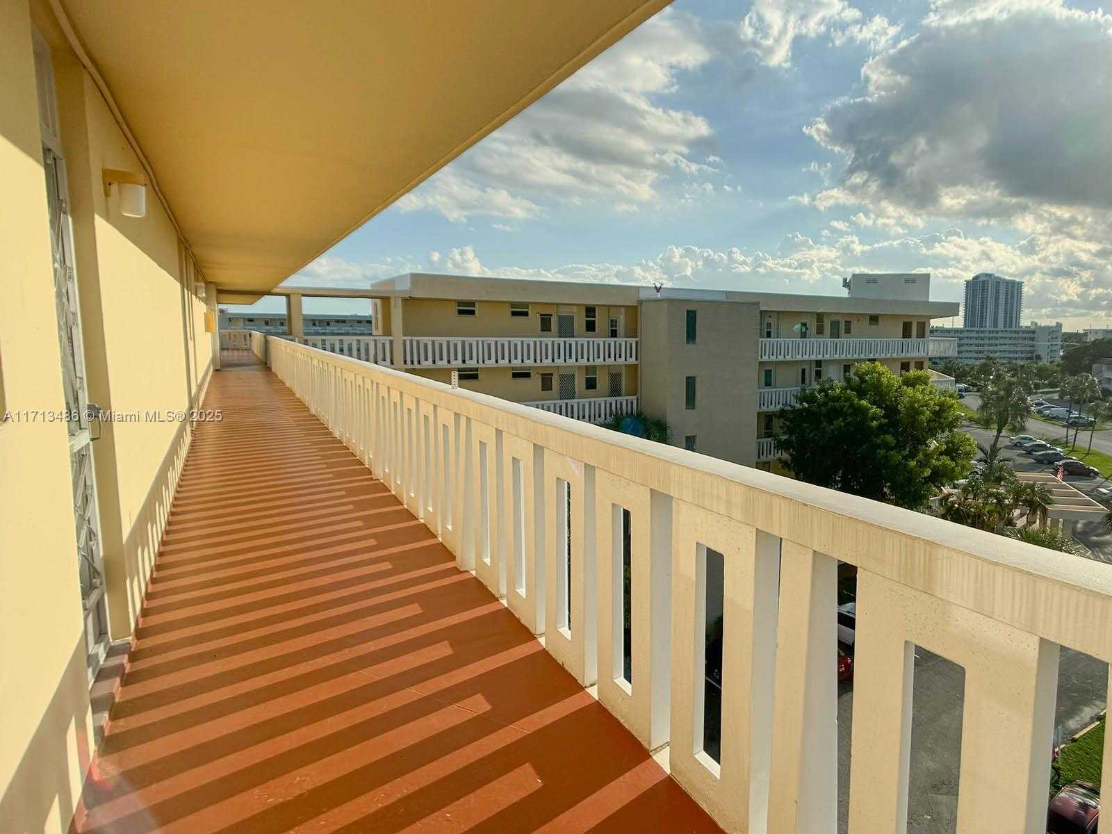 Small Image of 2930 POINT EAST DR #E601, Aventura Number 6