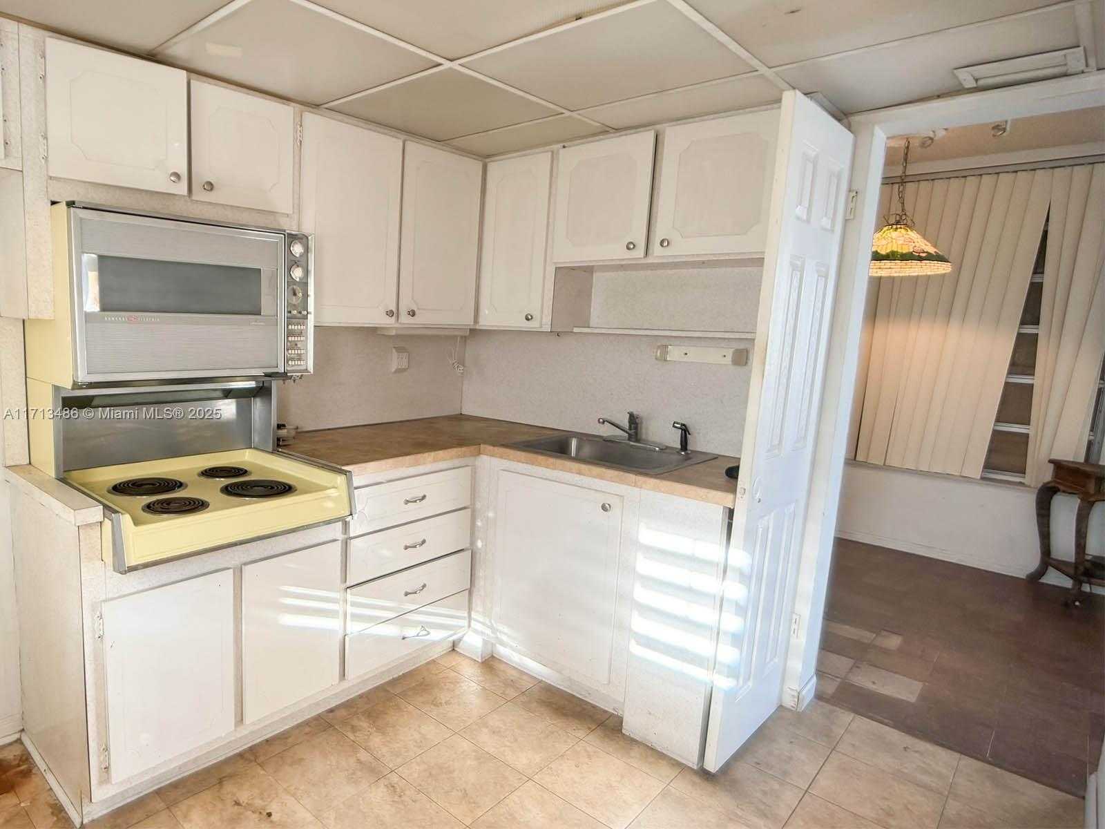 Small Image of 2930 POINT EAST DR #E601, Aventura Number 8