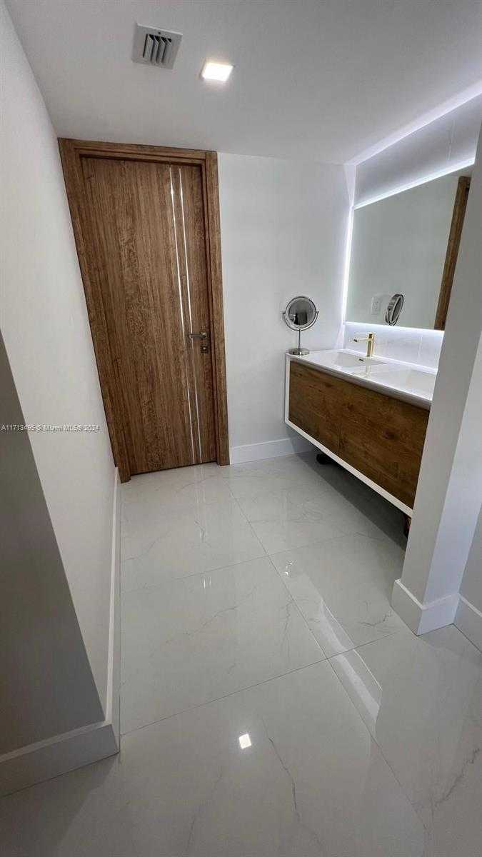 Small Image of 3900 GALT OCEAN DR #1614, Fort Lauderdale Number 33