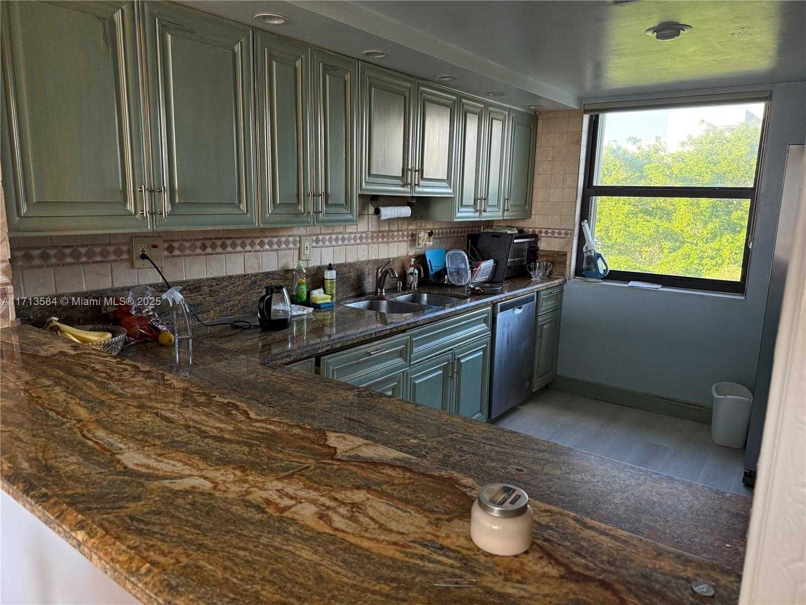 Small Image of 406 POINCIANA DR #1725, Sunny Isles Beach Number 10