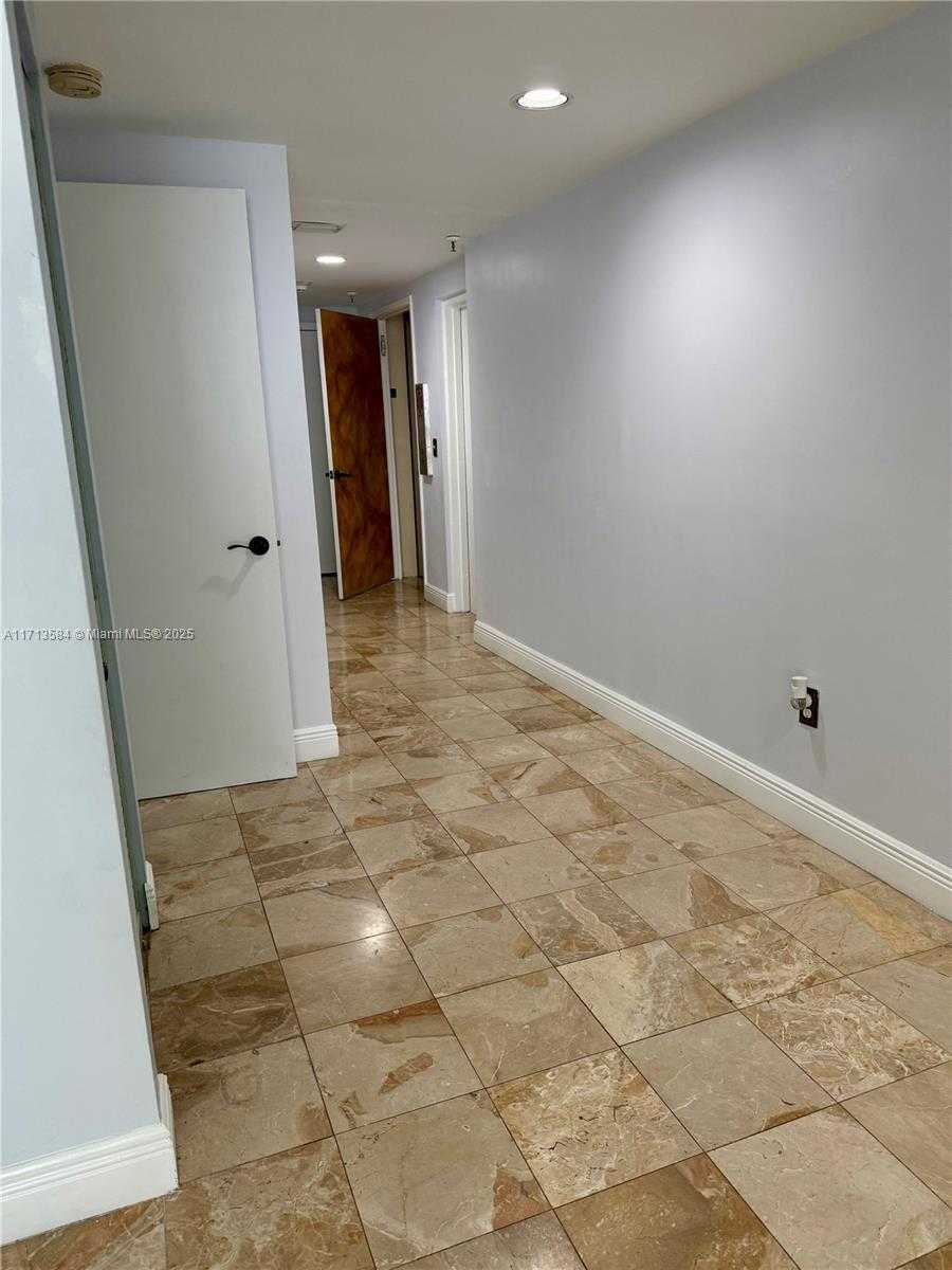 Small Image of 406 POINCIANA DR #1725, Sunny Isles Beach Number 11