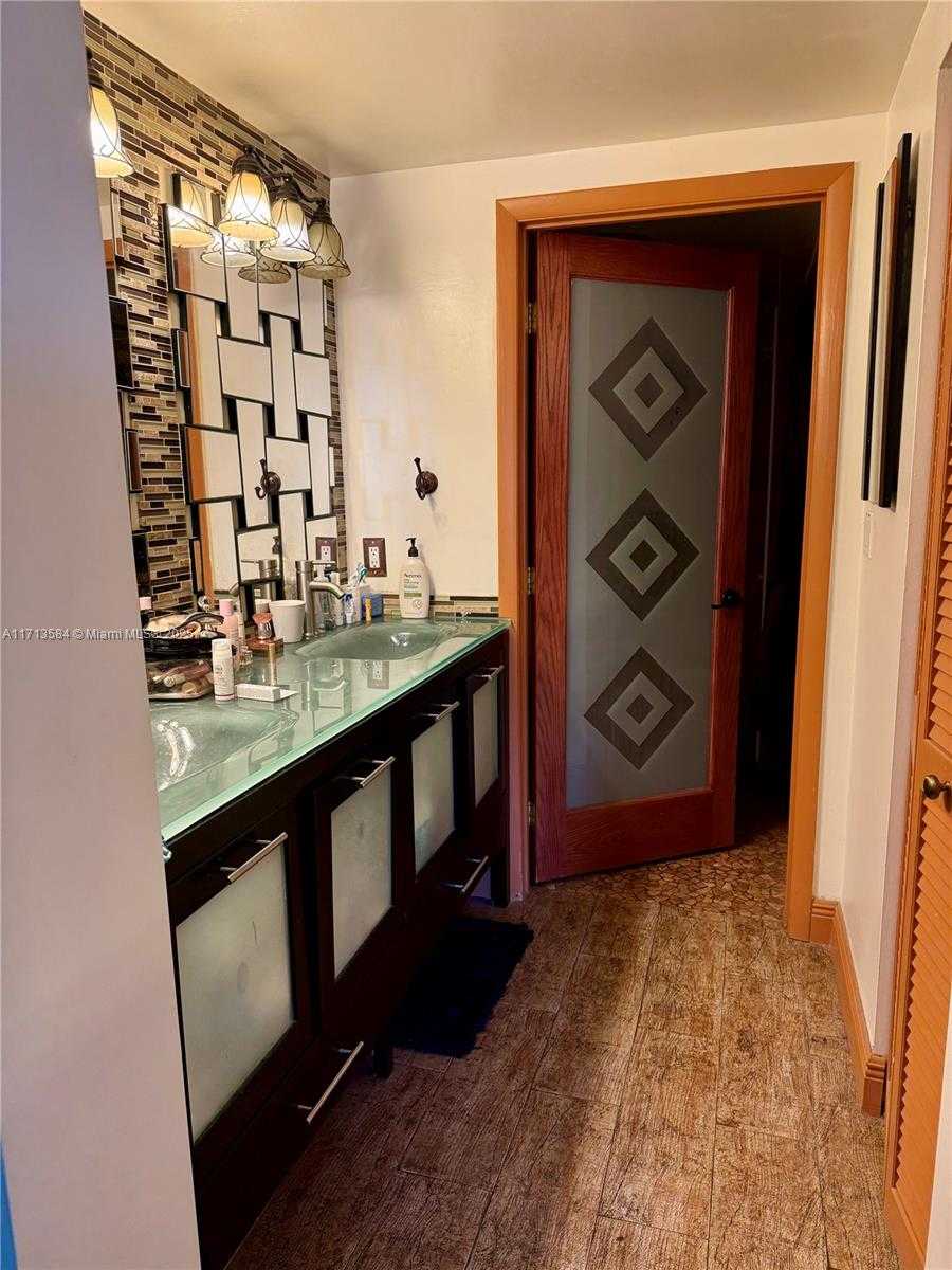 Small Image of 406 POINCIANA DR #1725, Sunny Isles Beach Number 12