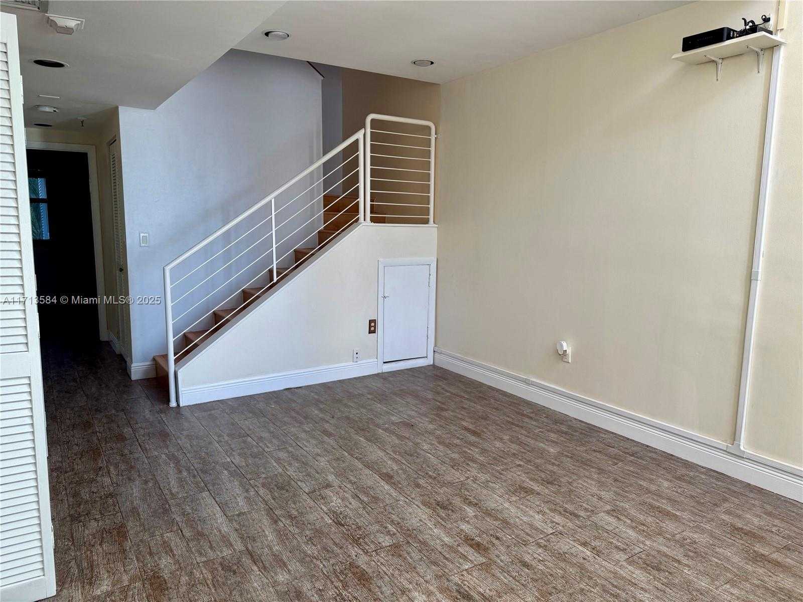 Small Image of 406 POINCIANA DR #1725, Sunny Isles Beach Number 13