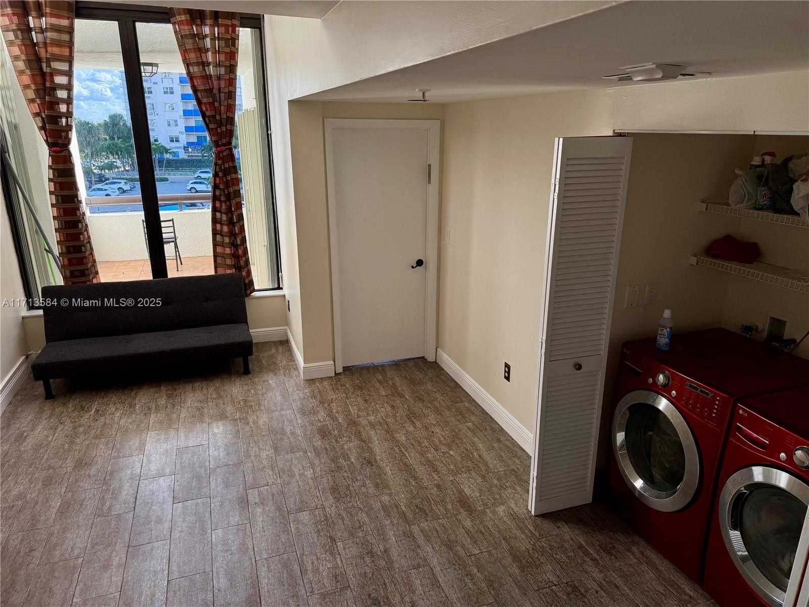 Small Image of 406 POINCIANA DR #1725, Sunny Isles Beach Number 17