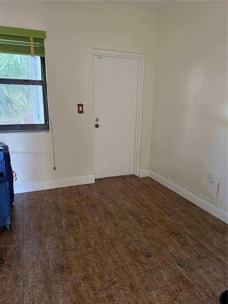 Small Image of 406 POINCIANA DR #1725, Sunny Isles Beach Number 18