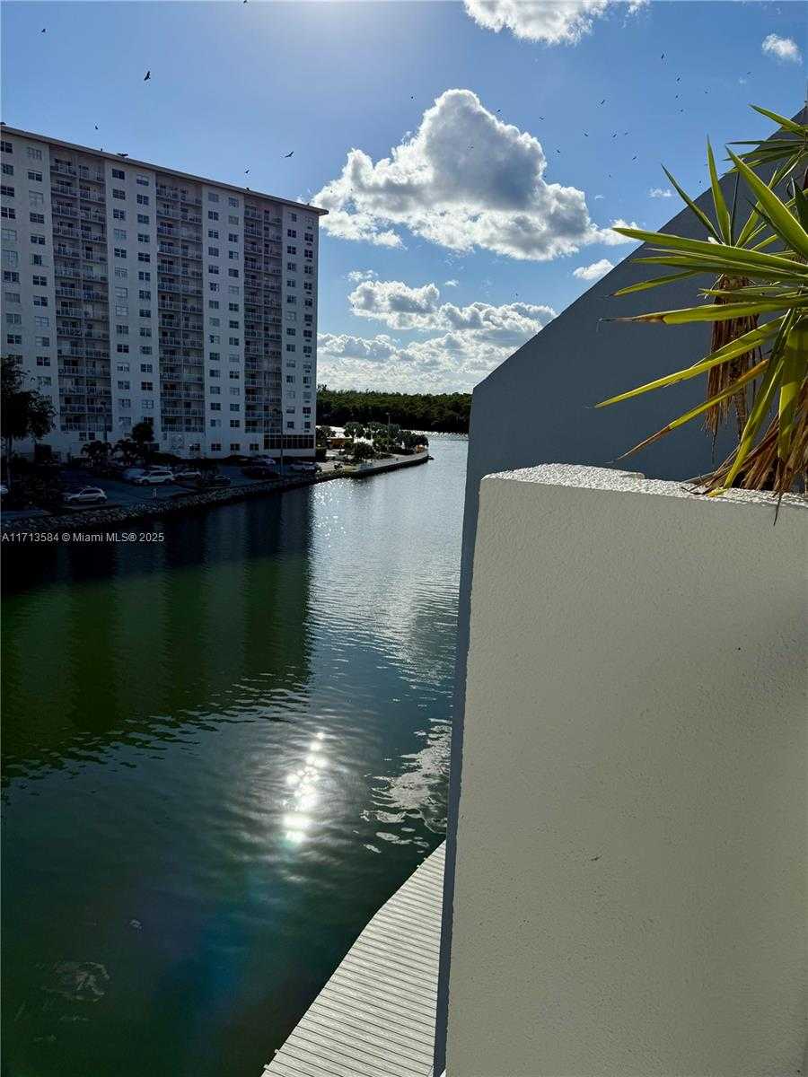 Small Image of 406 POINCIANA DR #1725, Sunny Isles Beach Number 25