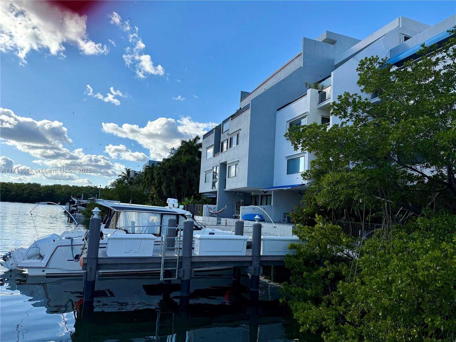 Small Image of 406 POINCIANA DR #1725, Sunny Isles Beach Number 3