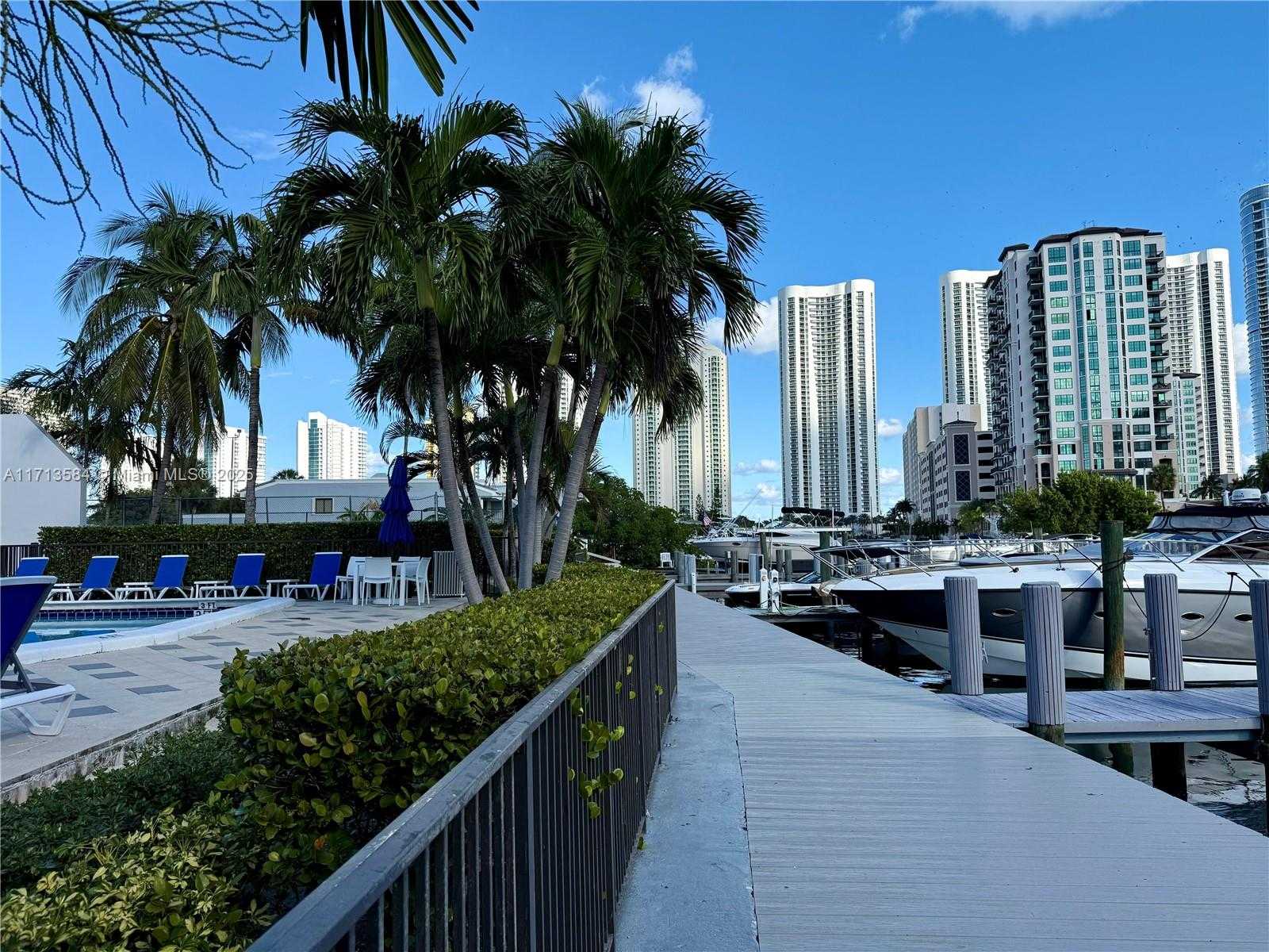 Small Image of 406 POINCIANA DR #1725, Sunny Isles Beach Number 4