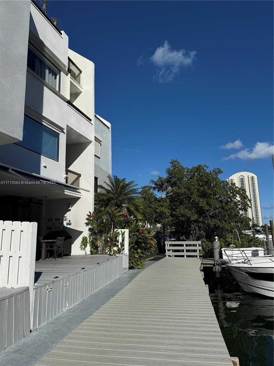 Small Image of 406 POINCIANA DR #1725, Sunny Isles Beach Number 5