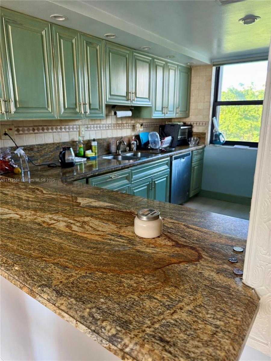 Small Image of 406 POINCIANA DR #1725, Sunny Isles Beach Number 7