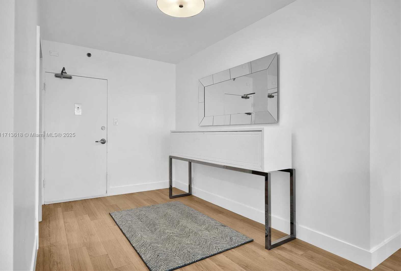Small Image of 1000 WEST AVE #104, Miami Beach Number 2