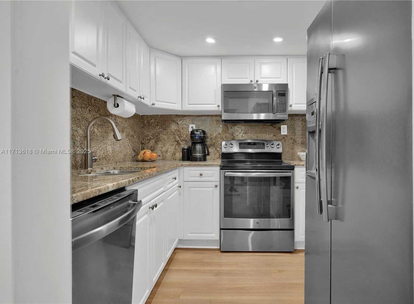 Small Image of 1000 WEST AVE #104, Miami Beach Number 6