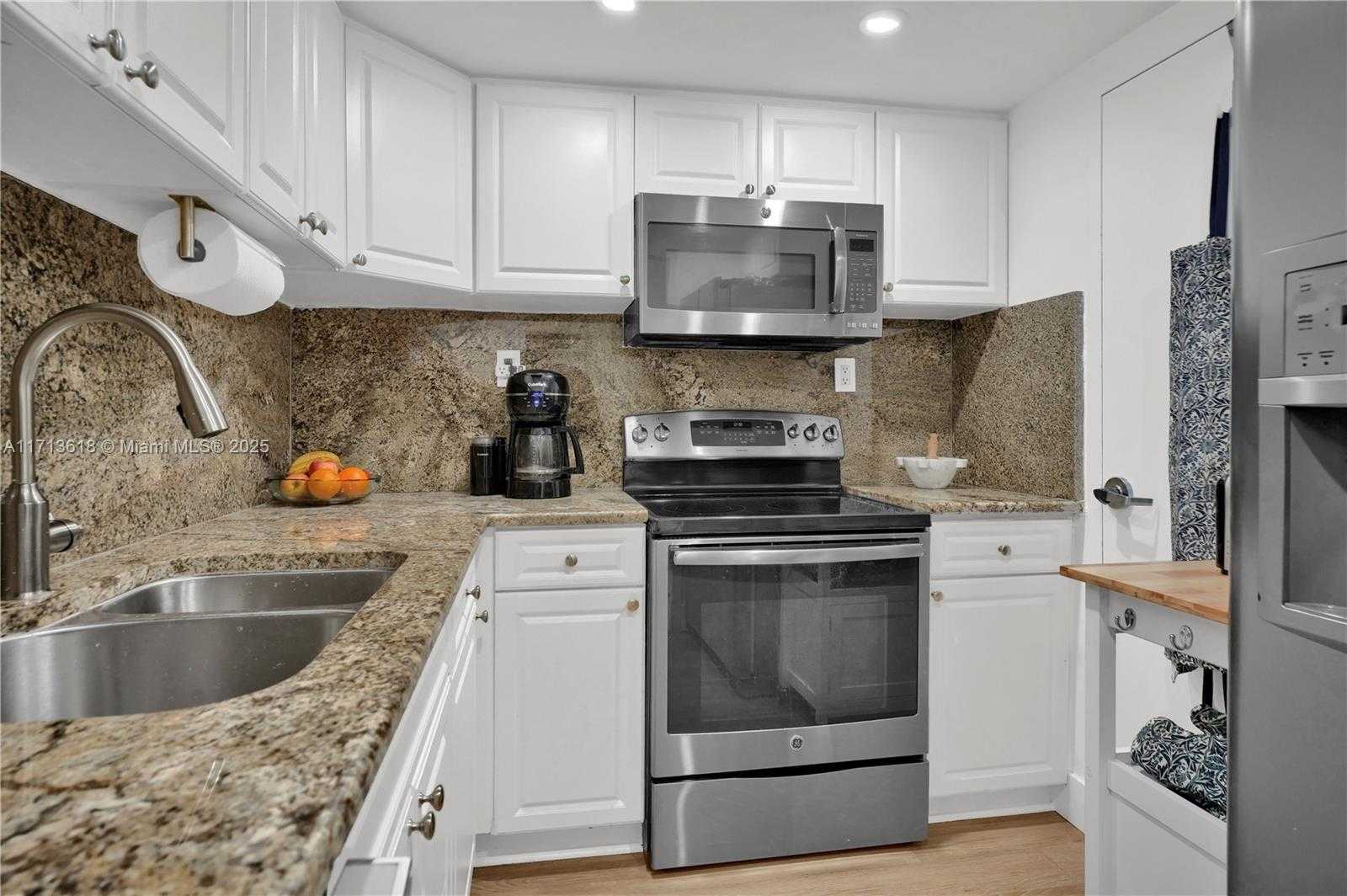 Small Image of 1000 WEST AVE #104, Miami Beach Number 7