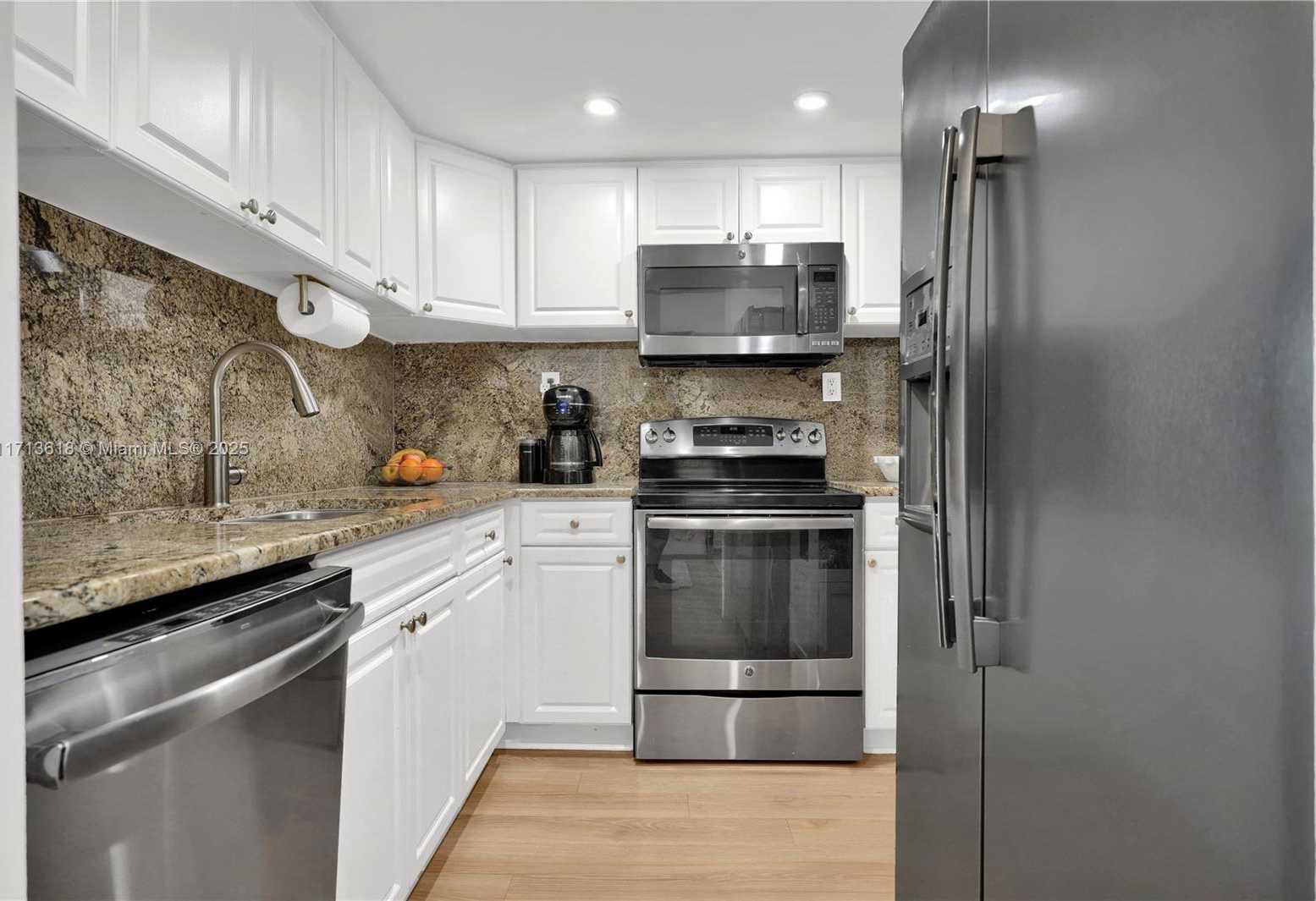 Small Image of 1000 WEST AVE #104, Miami Beach Number 8