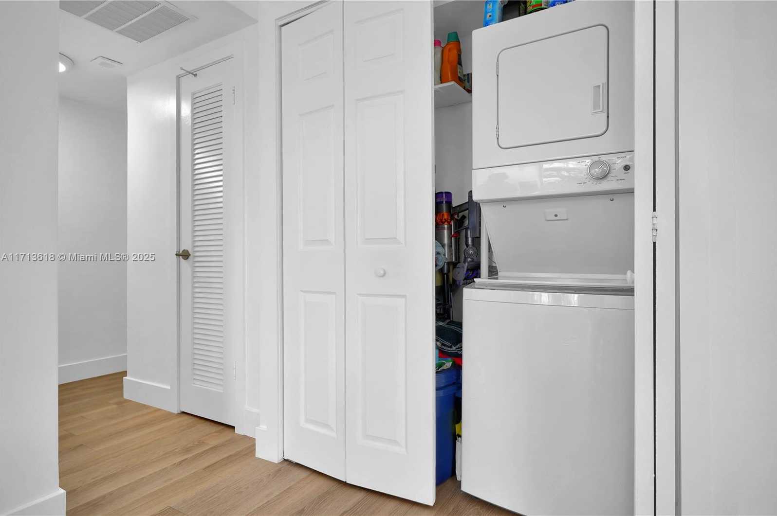 Small Image of 1000 WEST AVE #104, Miami Beach Number 9