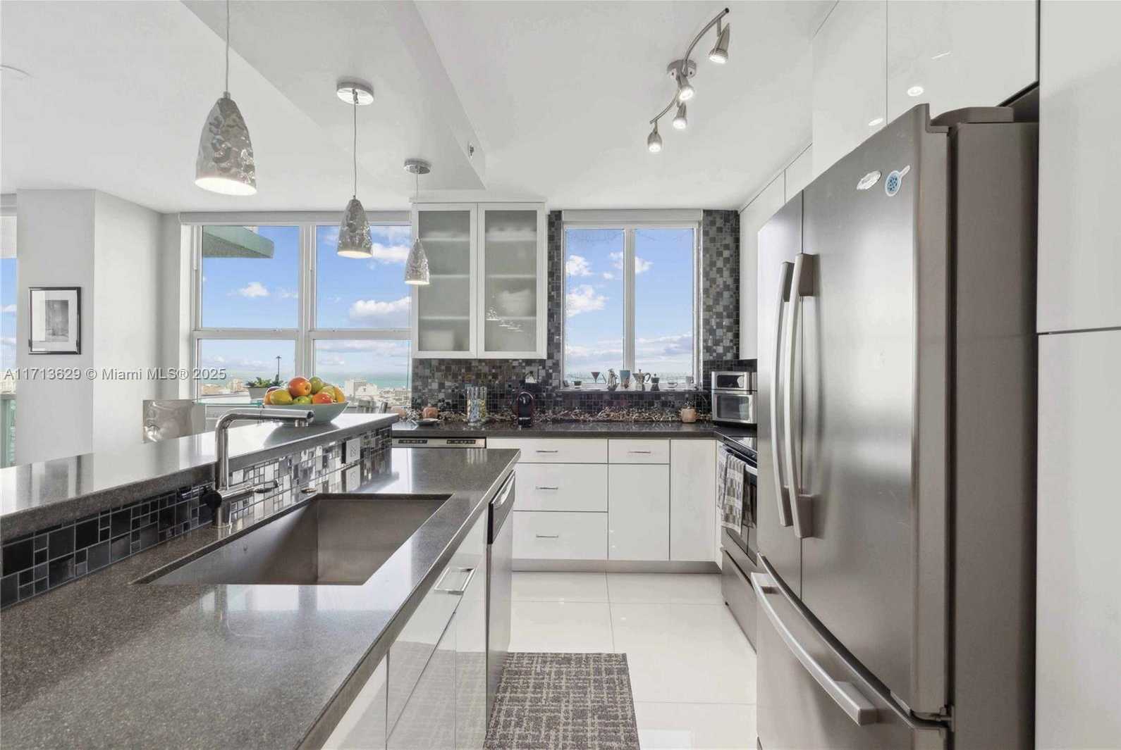 Small Image of 650 WEST AVE #2412, Miami Beach Number 12