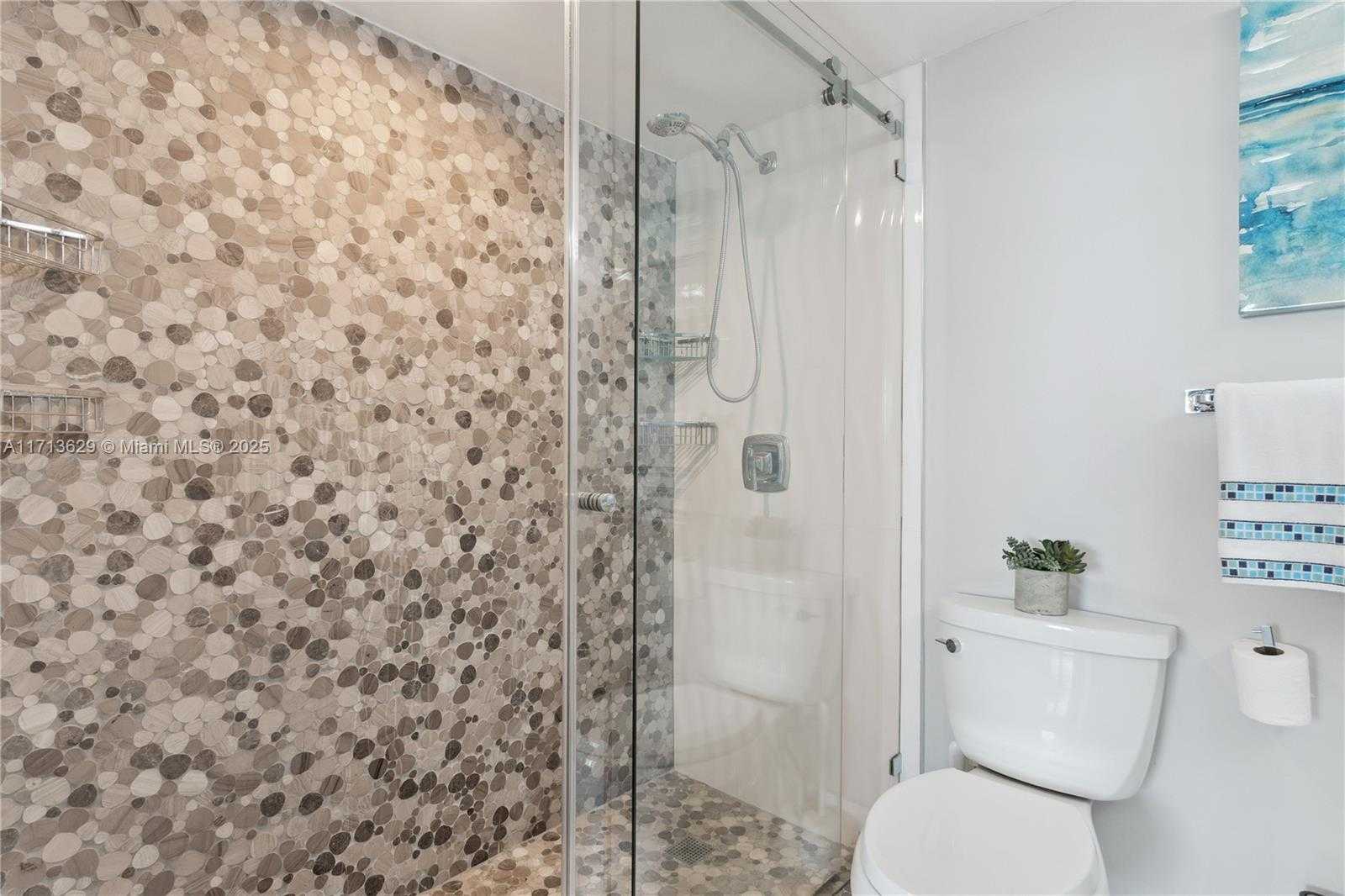 Small Image of 650 WEST AVE #2412, Miami Beach Number 16