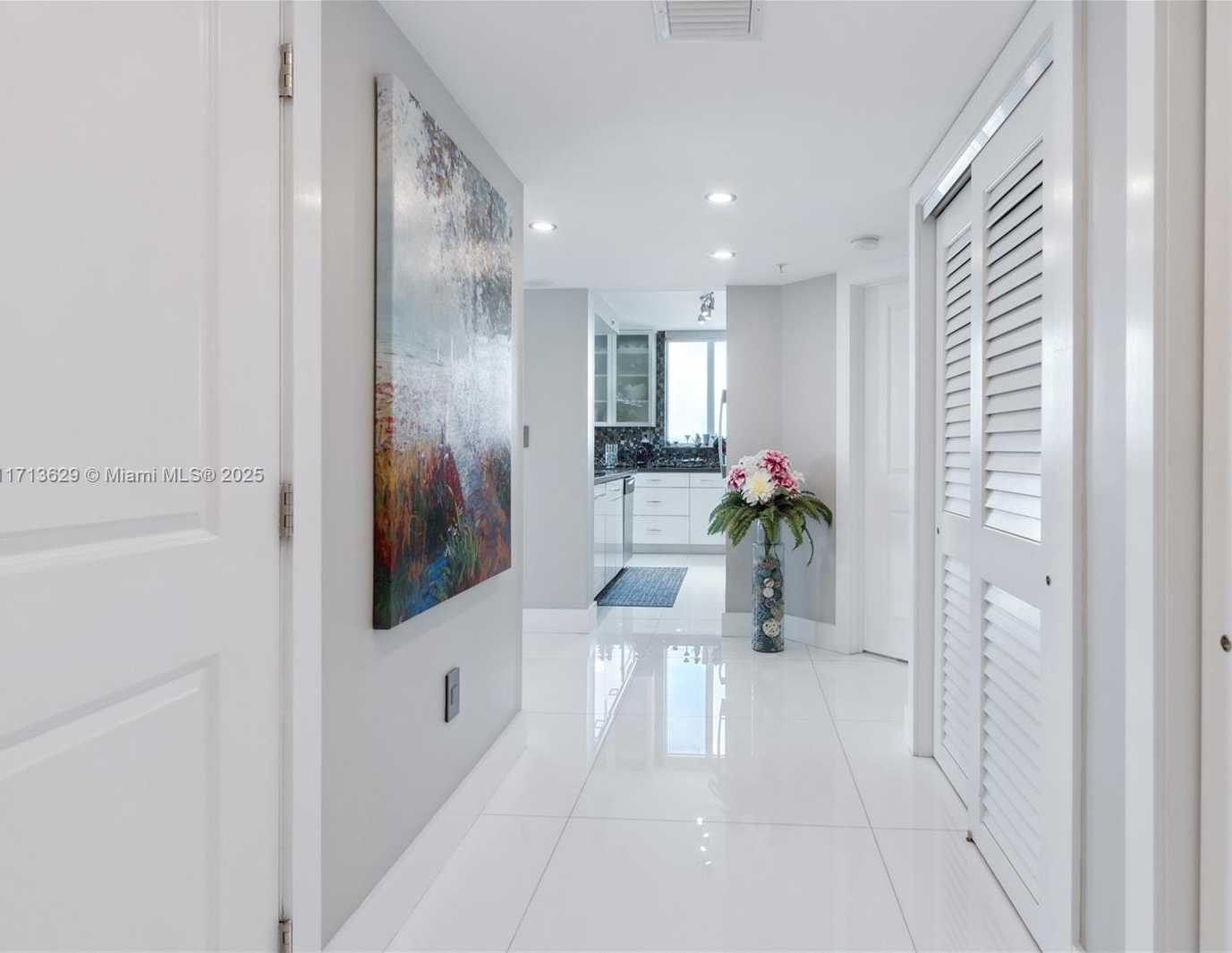Small Image of 650 WEST AVE #2412, Miami Beach Number 7