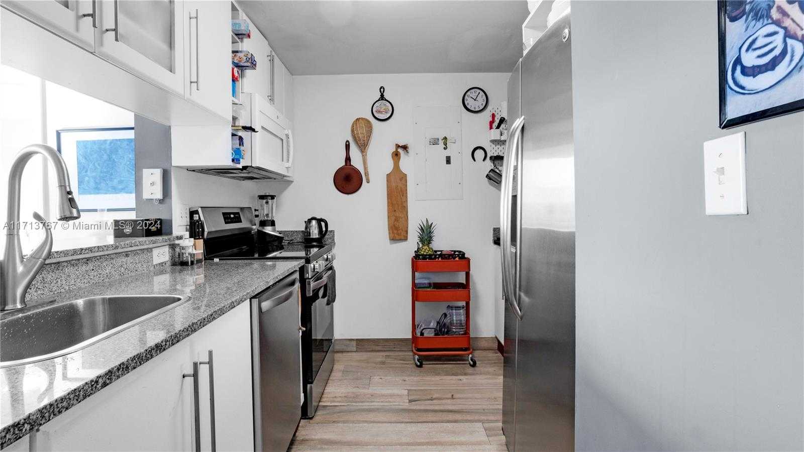 Small Image of 275 NE 18th St, Miami, FL 33132, USA Number 10
