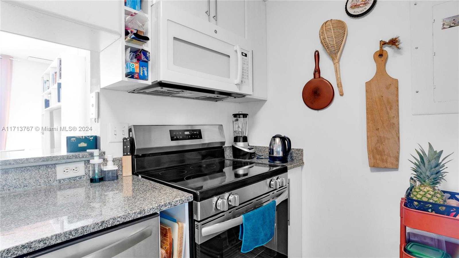 Small Image of 275 NE 18th St, Miami, FL 33132, USA Number 11