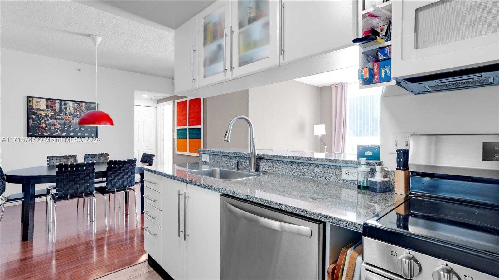 Small Image of 275 NE 18th St, Miami, FL 33132, USA Number 12
