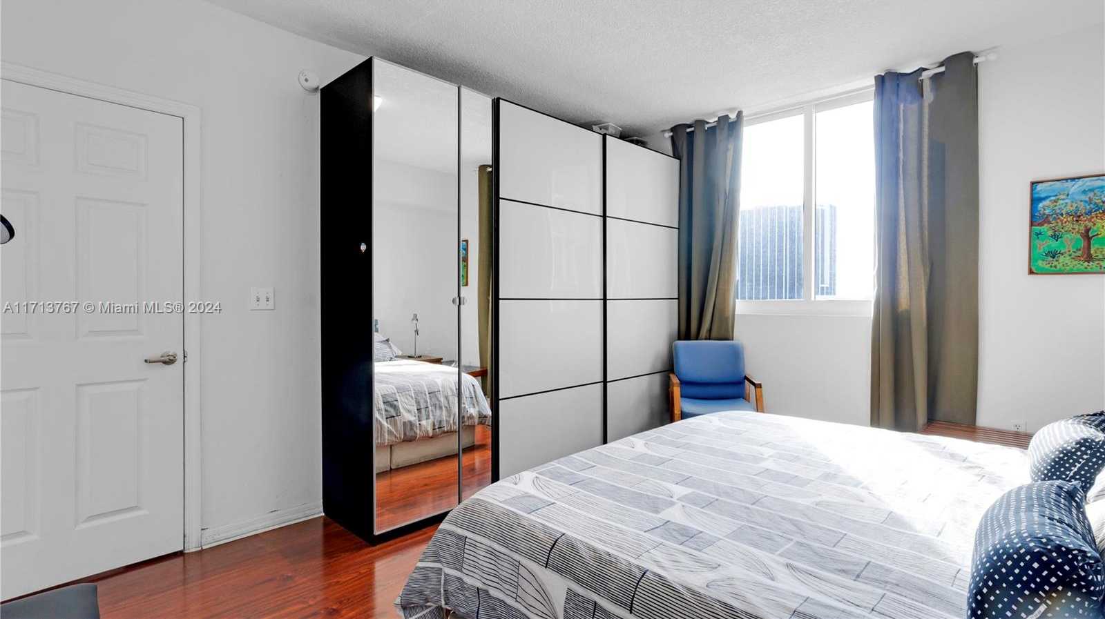 Small Image of 275 NE 18th St, Miami, FL 33132, USA Number 16