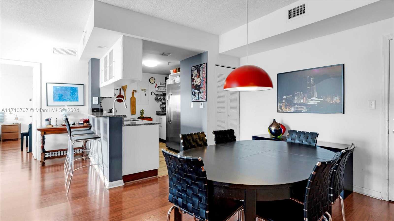 Small Image of 275 NE 18th St, Miami, FL 33132, USA Number 2