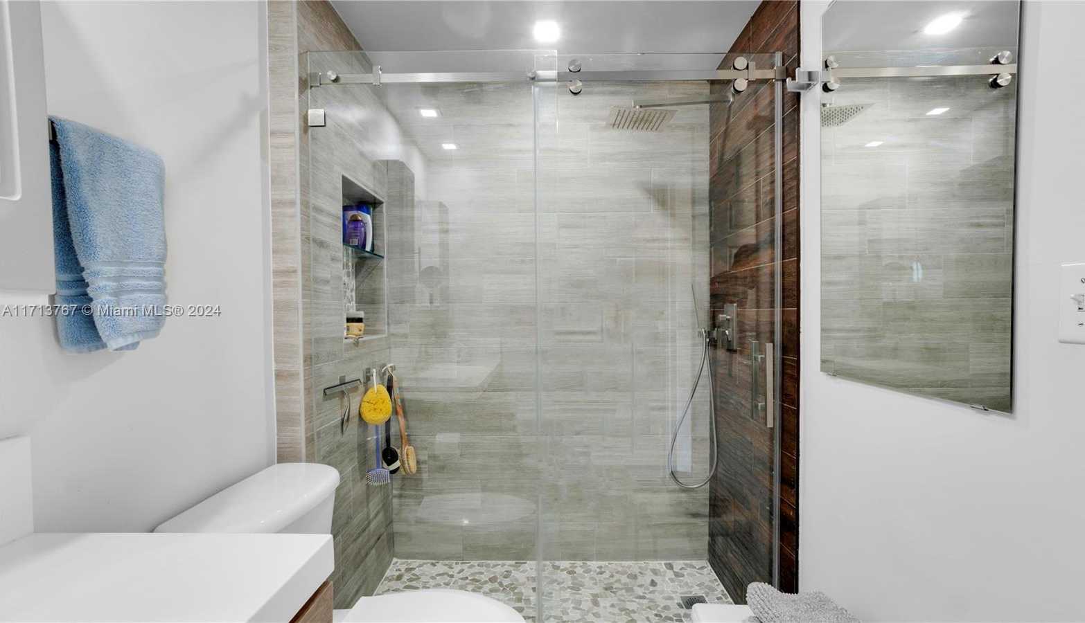 Small Image of 275 NE 18th St, Miami, FL 33132, USA Number 20