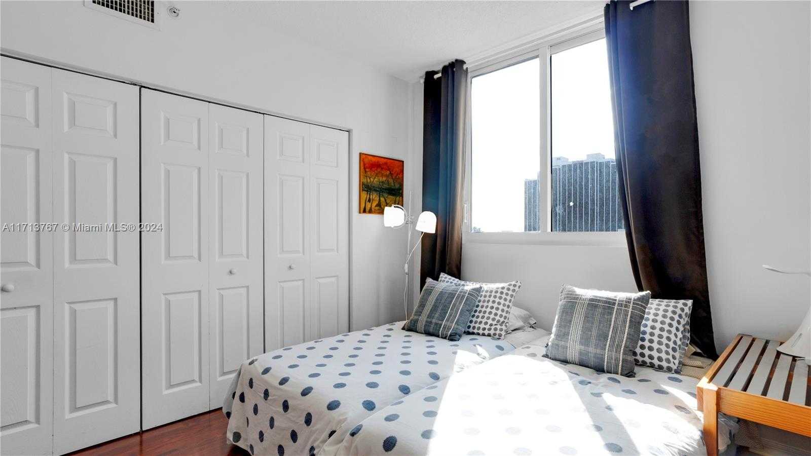 Small Image of 275 NE 18th St, Miami, FL 33132, USA Number 25