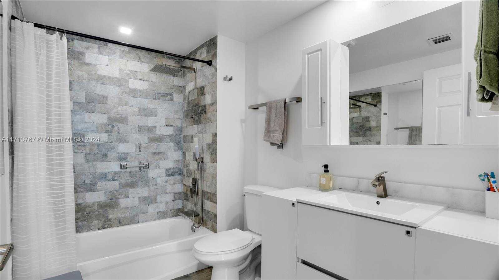 Small Image of 275 NE 18th St, Miami, FL 33132, USA Number 27