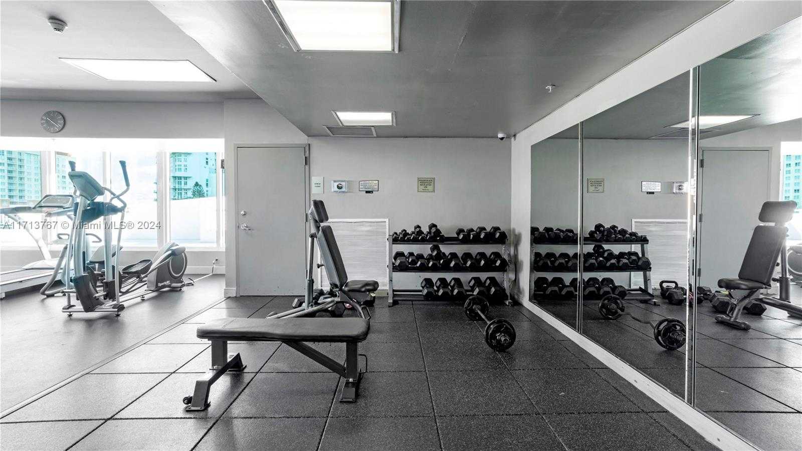 Small Image of 275 NE 18th St, Miami, FL 33132, USA Number 36