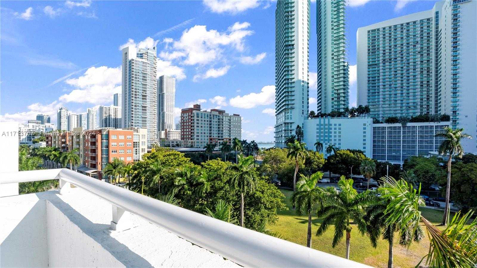 Small Image of 275 NE 18th St, Miami, FL 33132, USA Number 43