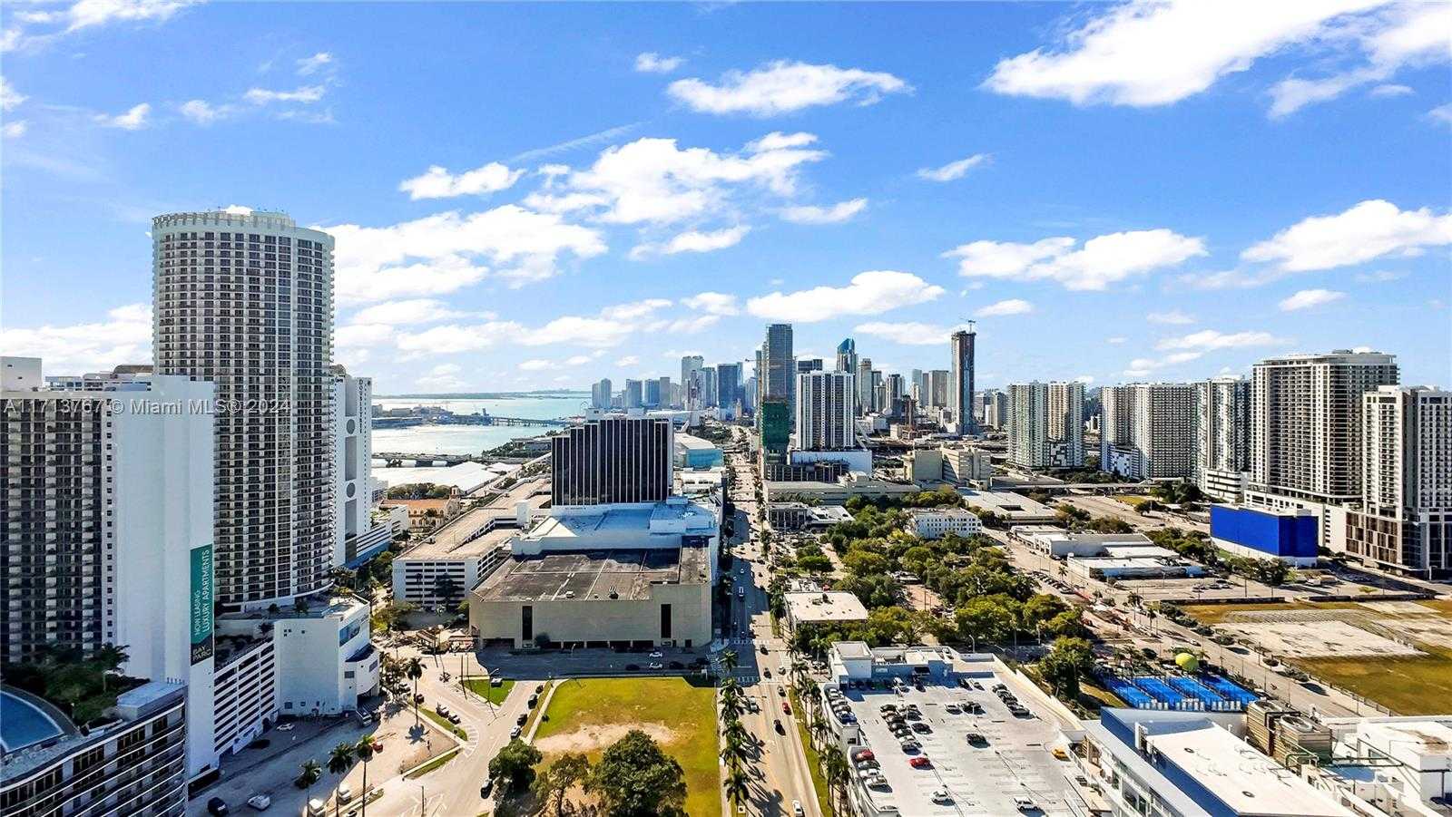 Small Image of 275 NE 18th St, Miami, FL 33132, USA Number 44