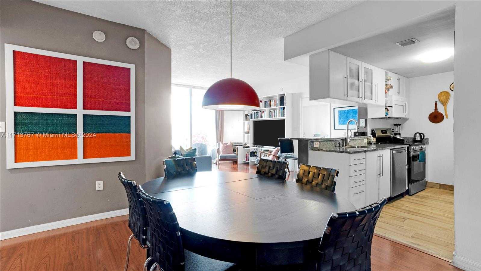 Small Image of 275 NE 18th St, Miami, FL 33132, USA Number 6