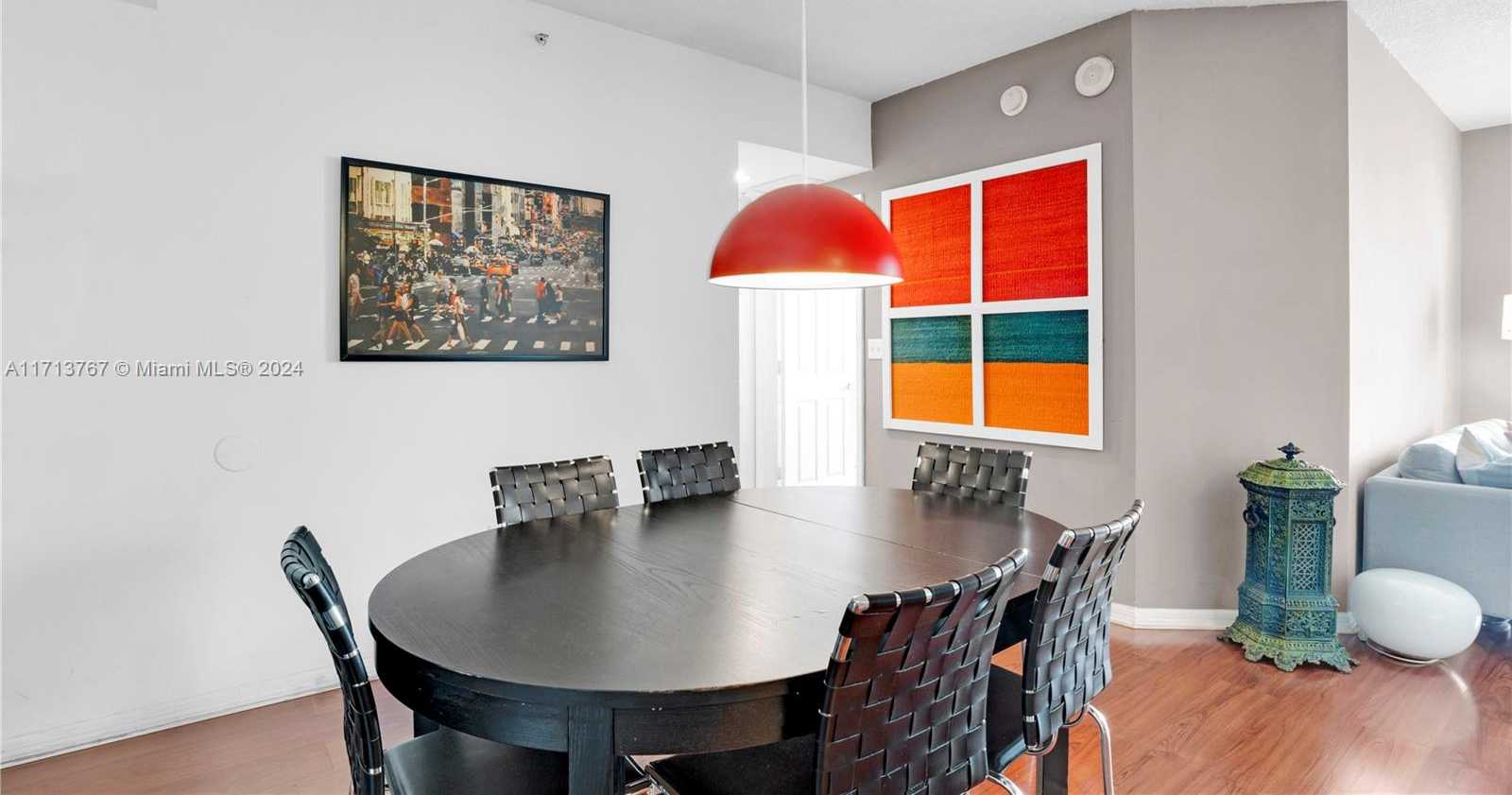 Small Image of 275 NE 18th St, Miami, FL 33132, USA Number 7