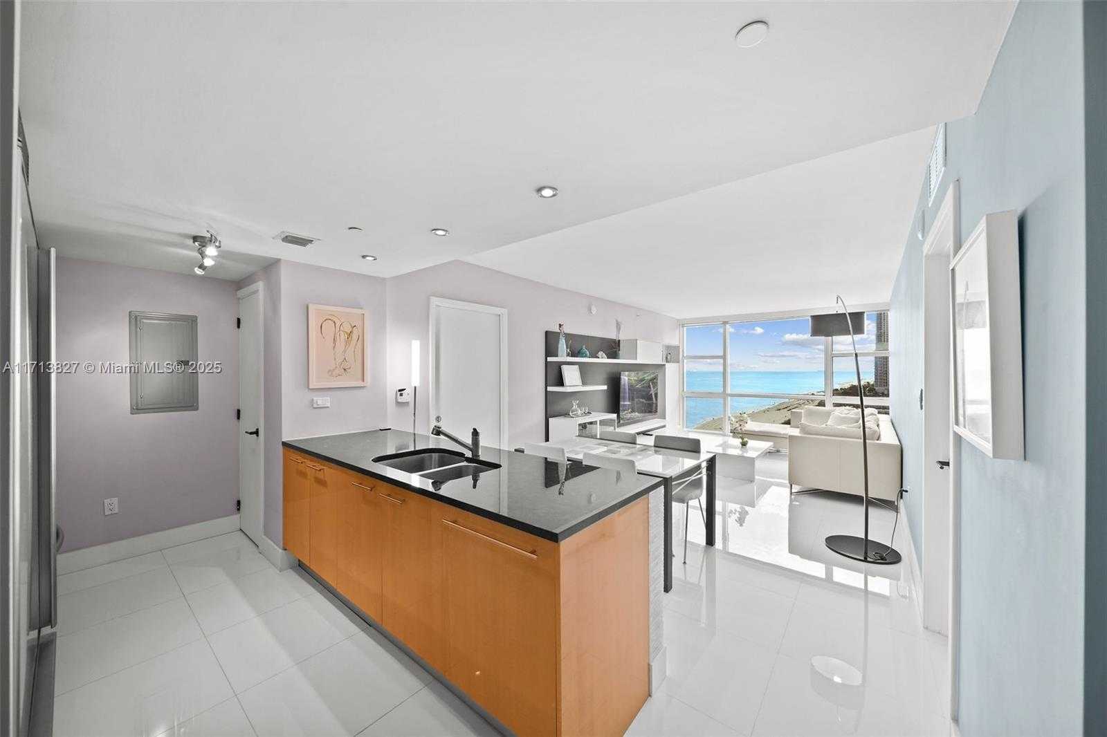 Small Image of 6801 COLLINS AVE #1214, Miami Beach Number 2