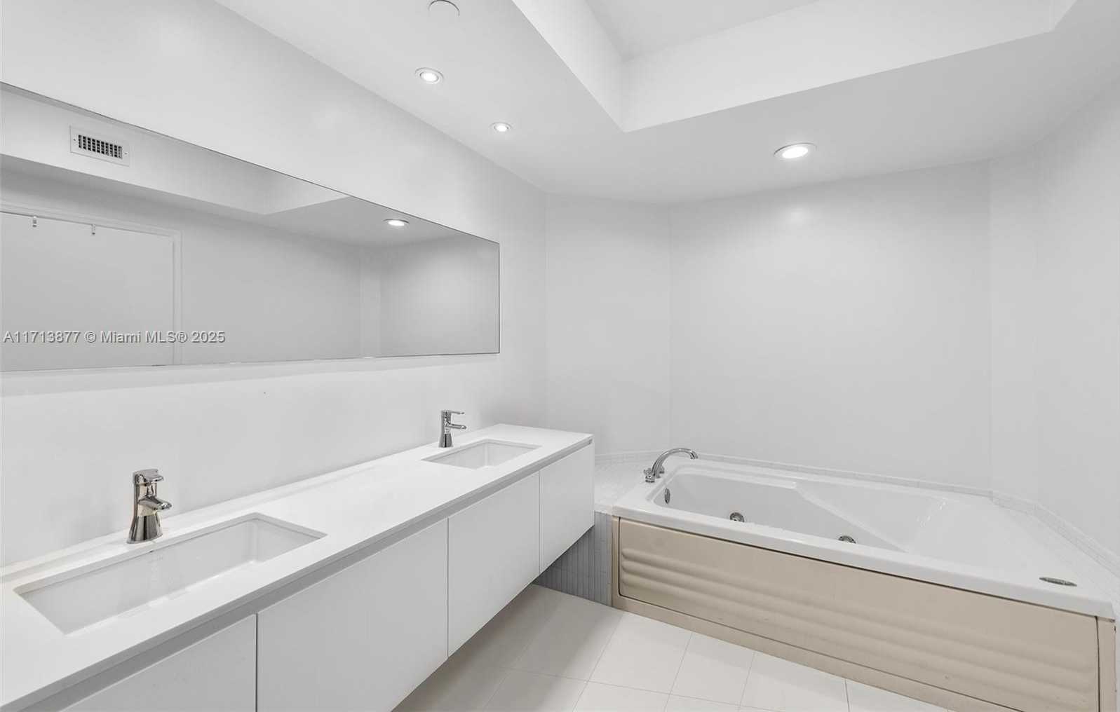 Small Image of 4779 COLLINS AVE #3108, Miami Beach Number 17