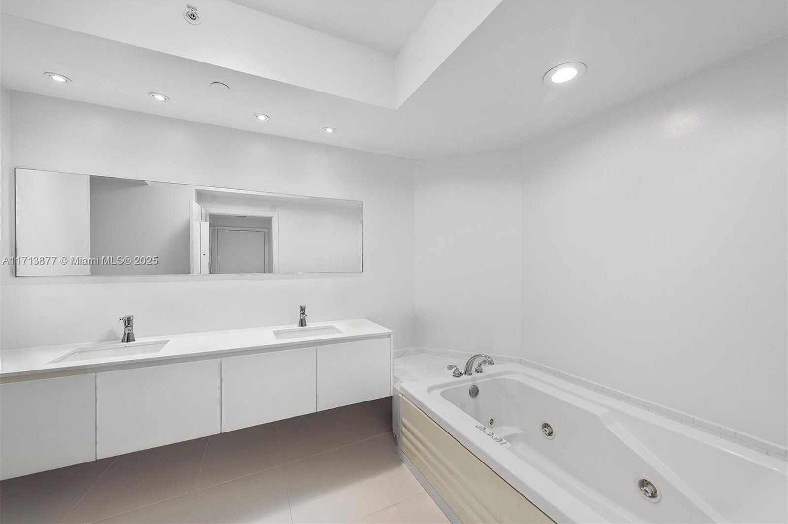 Small Image of 4779 COLLINS AVE #3108, Miami Beach Number 20