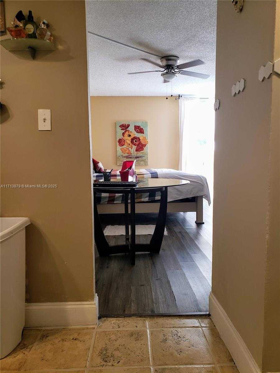 Small Image of 3101 #101, Aventura Number 18