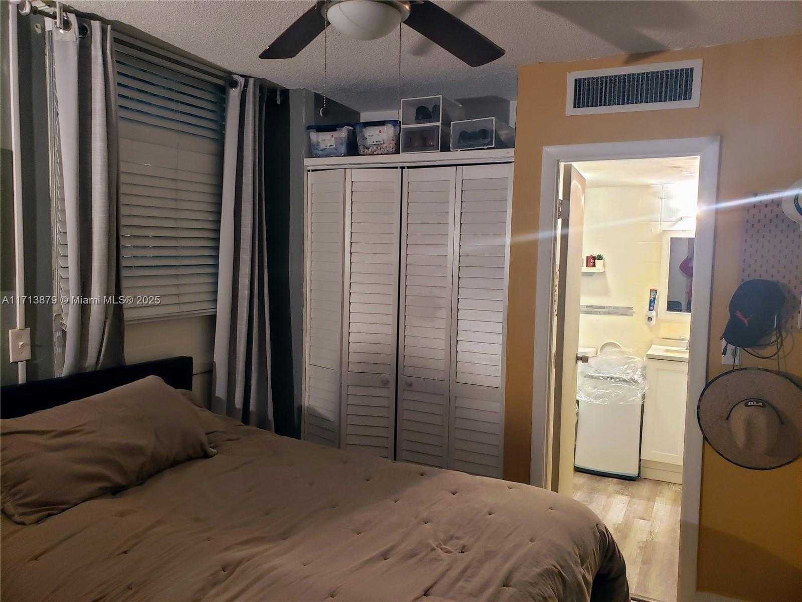 Small Image of 3101 #101, Aventura Number 25