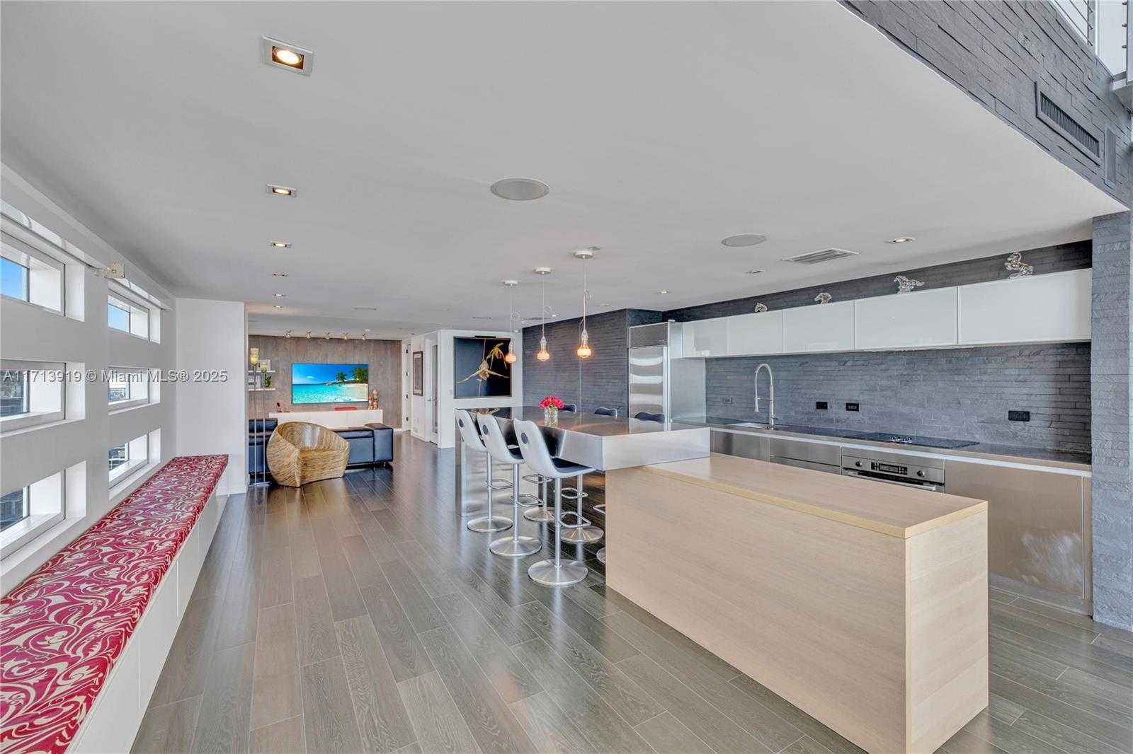 Small Image of 1040 BISCAYNE BLVD #2501, Miami Number 10