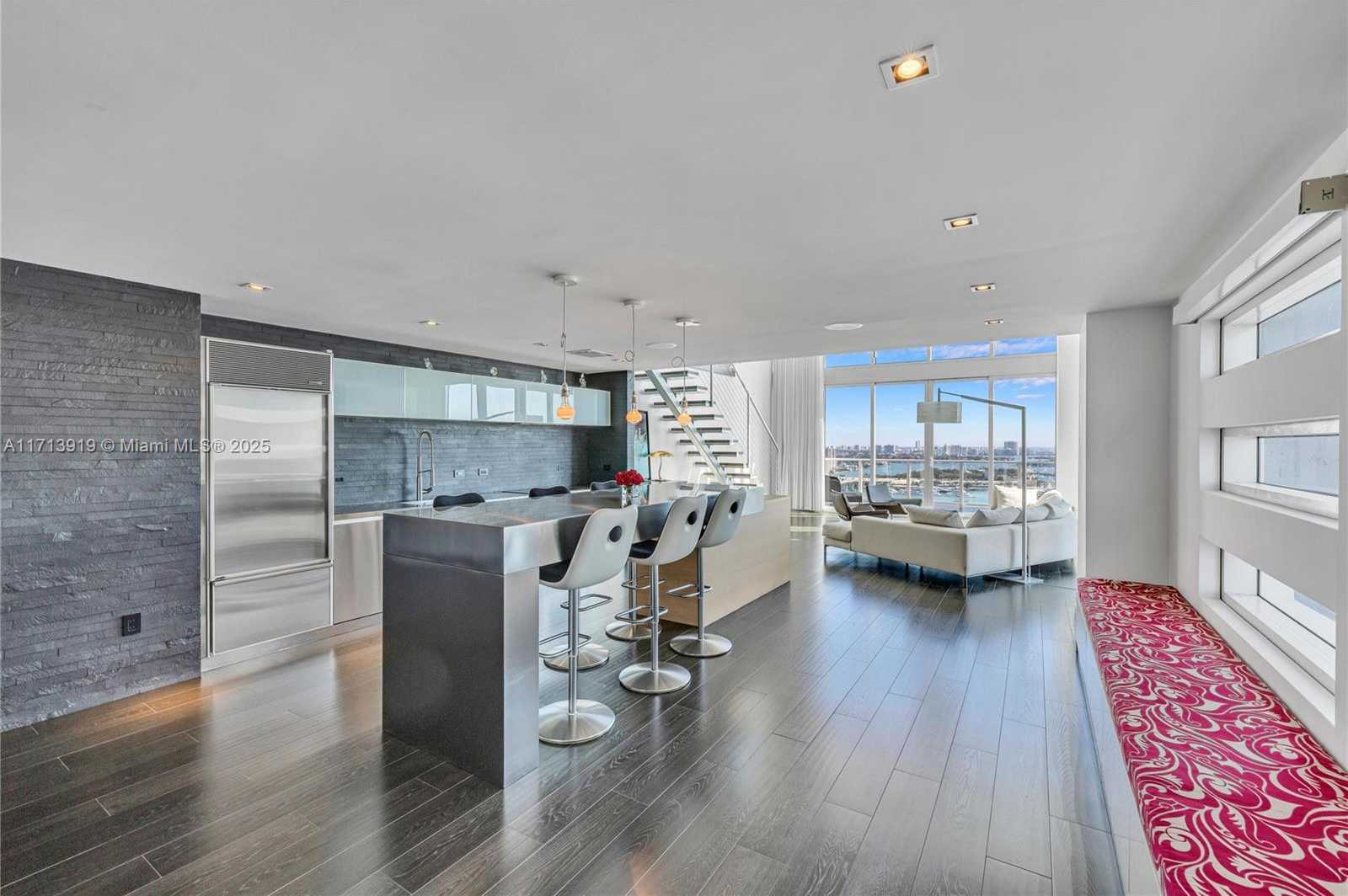Small Image of 1040 BISCAYNE BLVD #2501, Miami Number 11