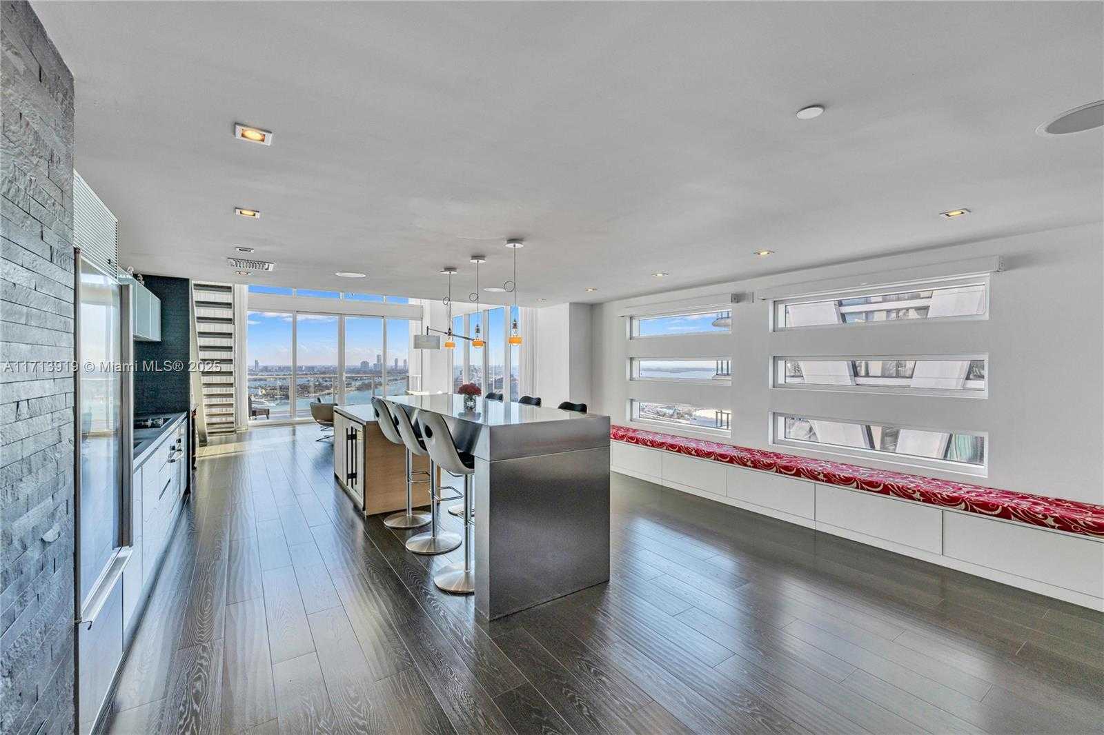 Small Image of 1040 BISCAYNE BLVD #2501, Miami Number 12