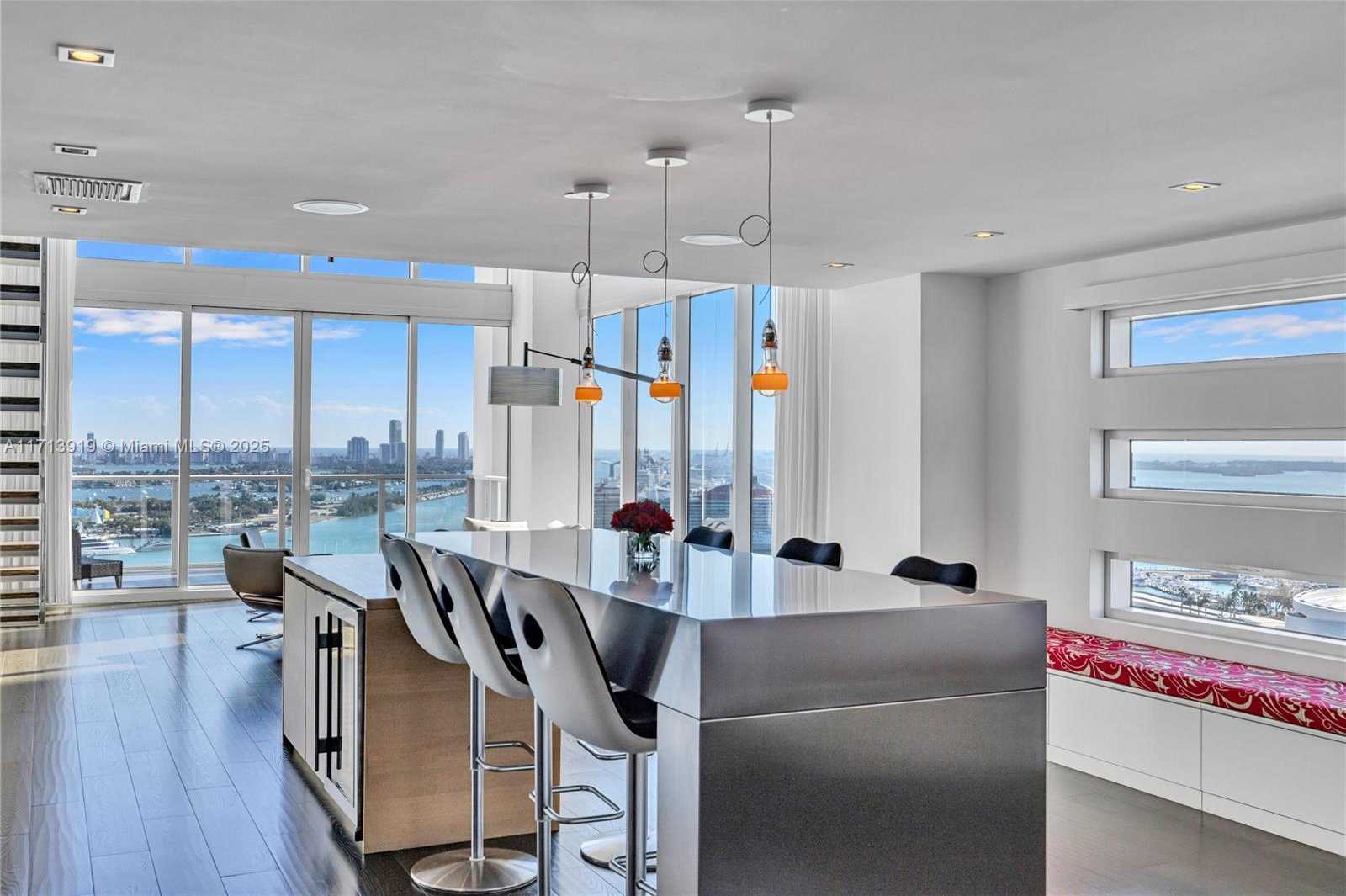 Small Image of 1040 BISCAYNE BLVD #2501, Miami Number 14