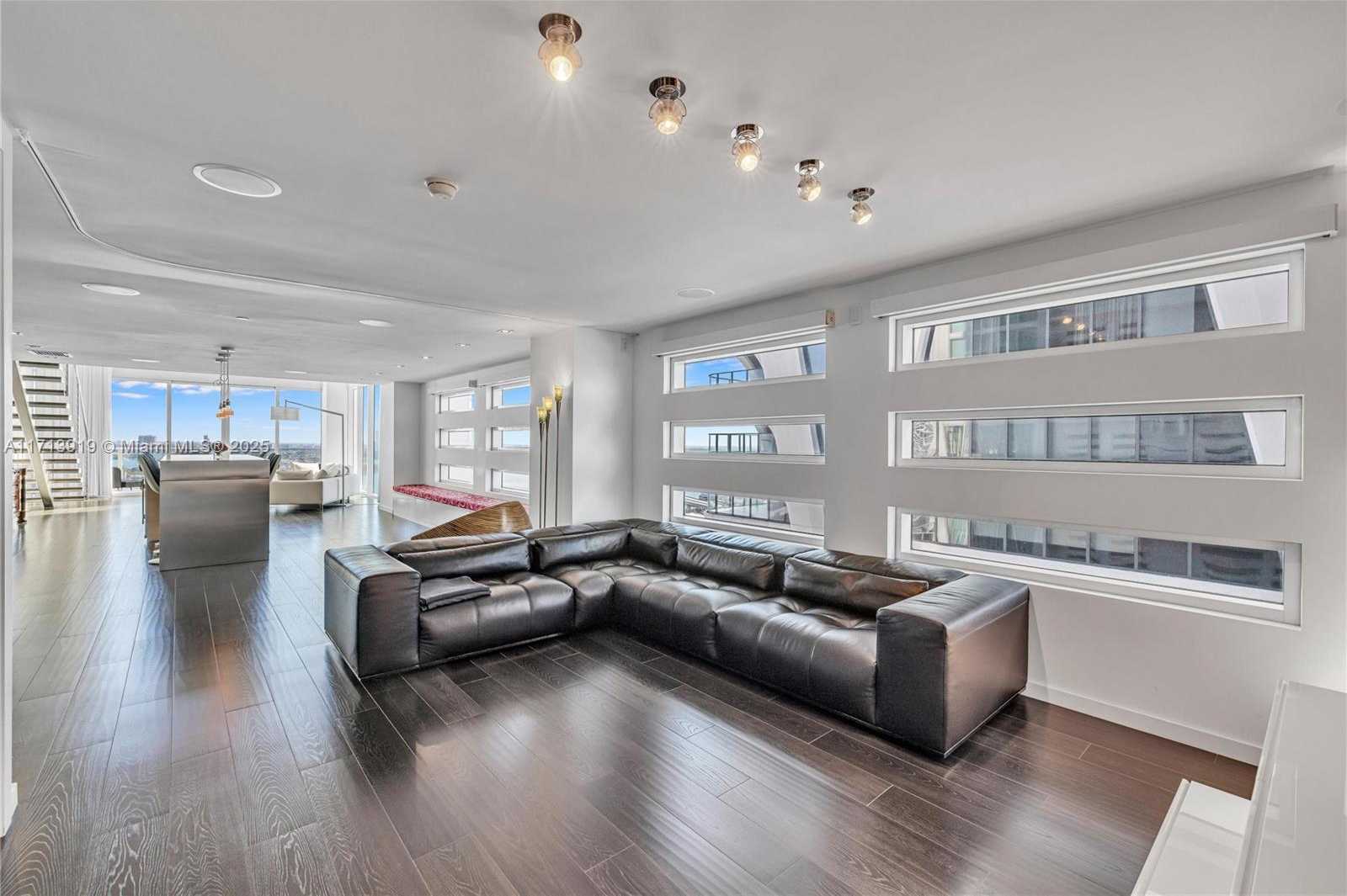 Small Image of 1040 BISCAYNE BLVD #2501, Miami Number 20