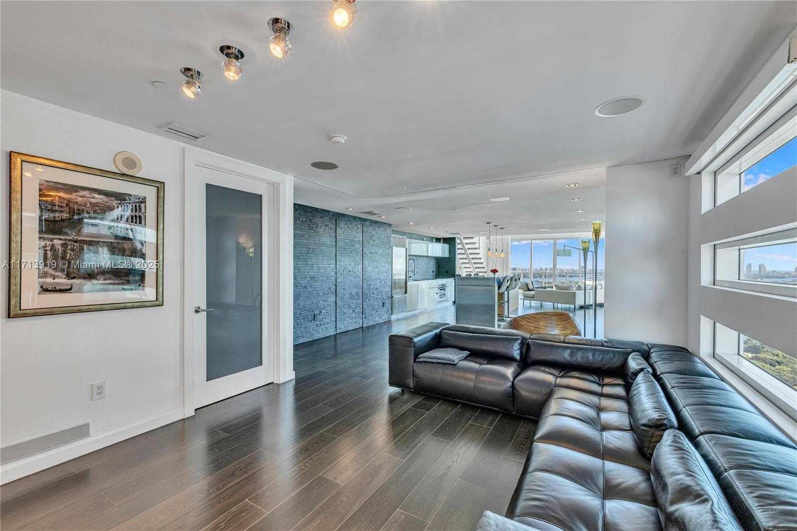 Small Image of 1040 BISCAYNE BLVD #2501, Miami Number 21