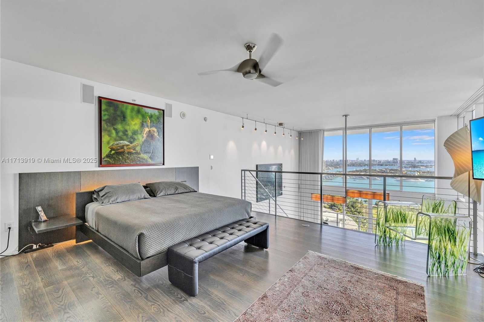 Small Image of 1040 BISCAYNE BLVD #2501, Miami Number 31